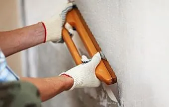 Como fazer texturas de parede? Entenda a aplicação passo a passo