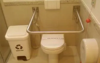 Montana instala descargas para acessibilidade em 80 banheiros de hospital
