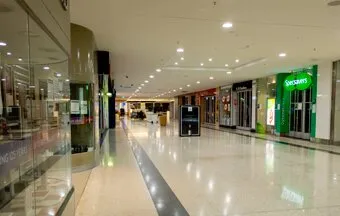 Como fazer o isolamento acústico de shopping centers?
