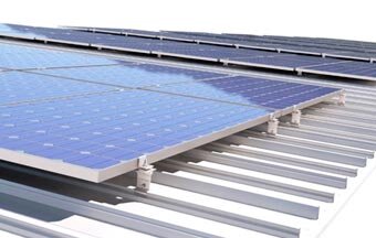 Sistema fotovoltaico é fixado sem perfuração