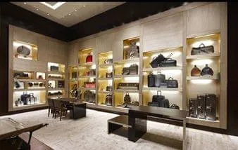 Manta de polietileno protege piso importado e mantém obra da Louis Vuitton limpa