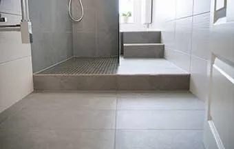 Como escolher o piso ideal para banheiros?